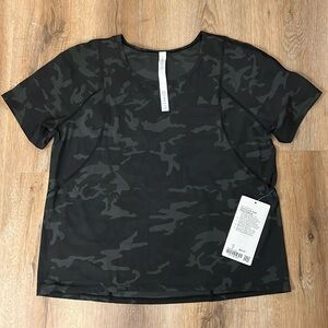 NWT Lululemon Outrun the Heat Short Sleeve in Incognito Camo Multi Gator Green